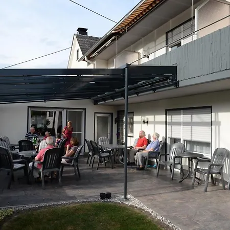 Brunnenhof ゲストハウス 4*